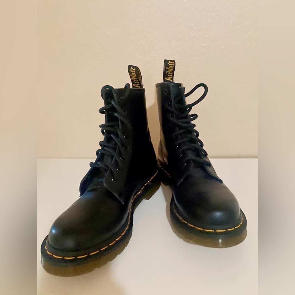 Dr. Martens 1460 Smooth Leather - Size 7